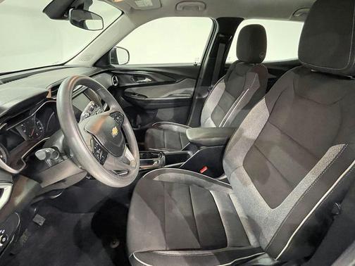 Mosaic Black Metallic 2023 Chevrolet Trailblazer LS