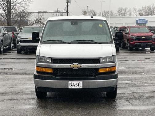 2025 Chevrolet Express 3500 LT
