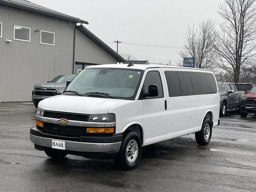 2025 Chevrolet Express 3500 LT