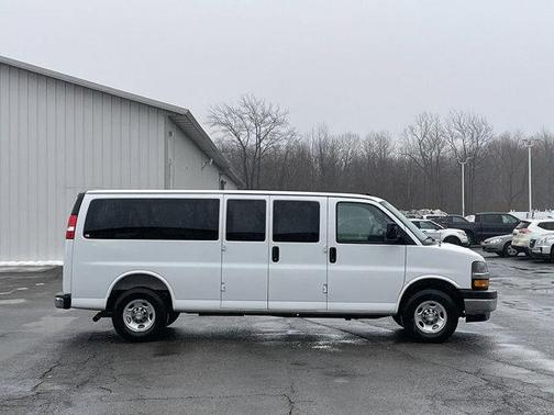 2025 Chevrolet Express 3500 LT