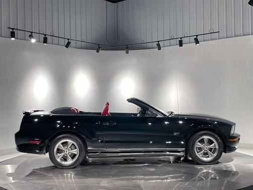 2005 Ford Mustang