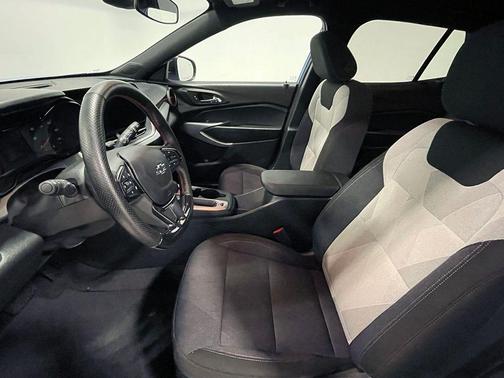 Mosaic Black Metallic 2024 Chevrolet Trax 1RS