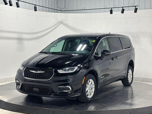 Diamond Black 2024 Chrysler Pacifica Touring-L