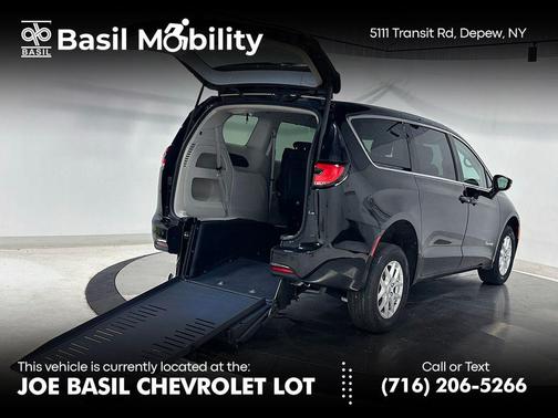 Diamond Black 2024 Chrysler Pacifica Touring-L