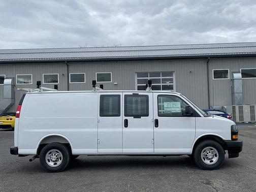 Summit White 2026 Chevrolet Express 3500 Work Van