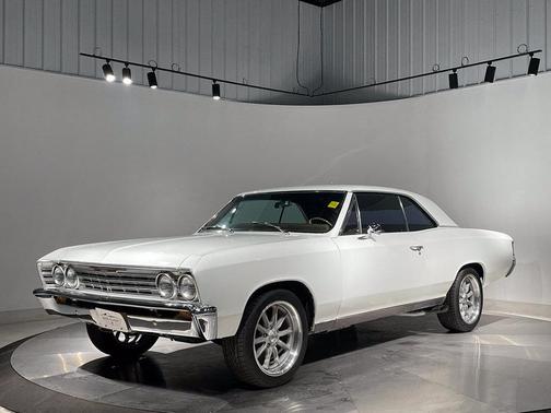 White 1967 Chevrolet Chevelle