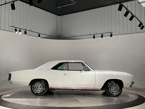 White 1967 Chevrolet Chevelle