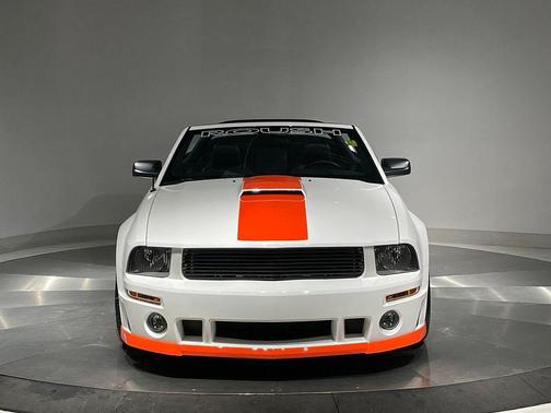 White 2008 Ford Mustang