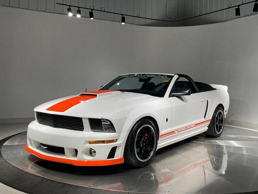 White 2008 Ford Mustang