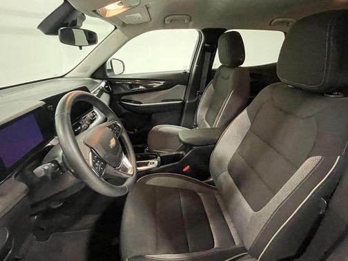 Summit White 2025 Chevrolet Trailblazer LT