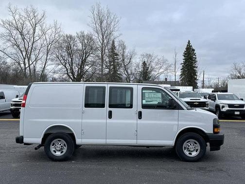Summit White 2026 Chevrolet Express 2500 Work Van