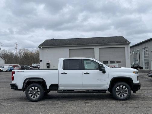 Summit White 2026 Chevrolet Silverado 2500 Custom