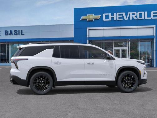 Summit White 2026 Chevrolet Traverse LT