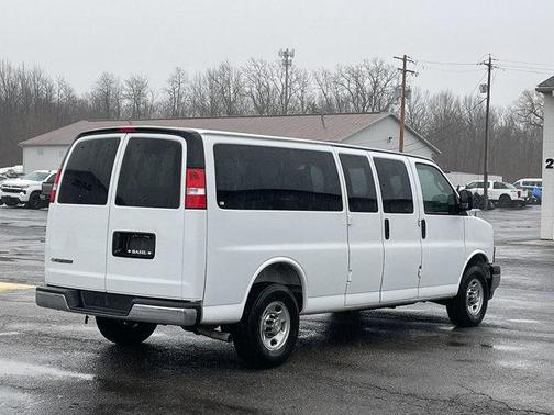 2025 Chevrolet Express 3500 LT