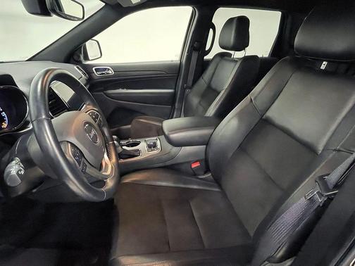 Diamond Black 2022 Jeep Grand Cherokee WK Laredo