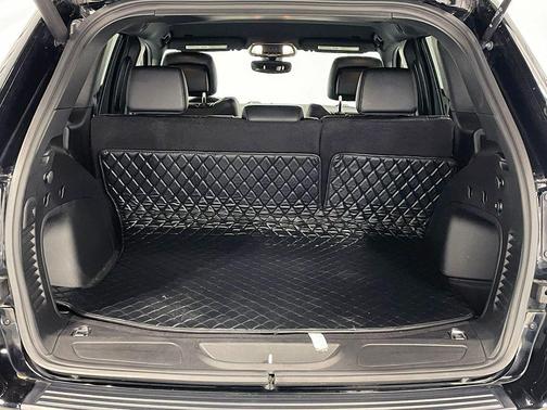 Diamond Black 2022 Jeep Grand Cherokee WK Laredo