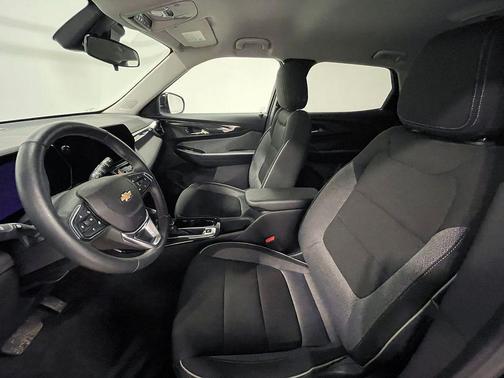 Mosaic Black Metallic 2025 Chevrolet Trailblazer LT