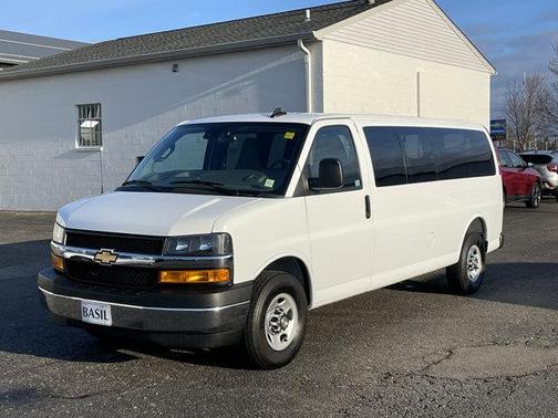 2025 Chevrolet Express 3500 LT