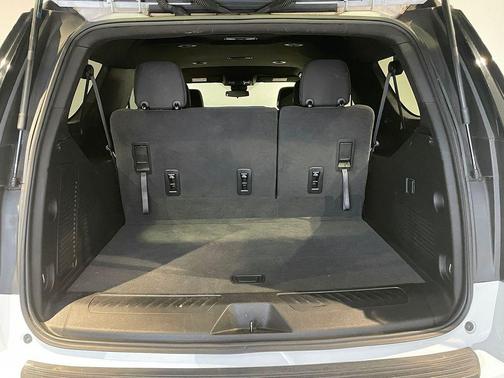 2023 Chevrolet Suburban LS