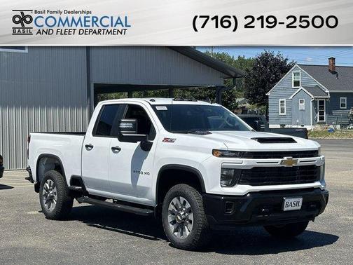 Summit White 2026 Chevrolet Silverado 2500 Custom