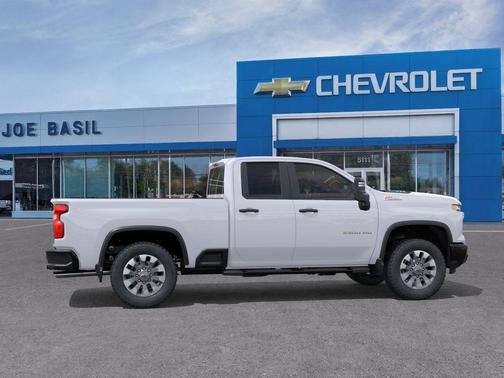 Summit White 2026 Chevrolet Silverado 2500 Custom
