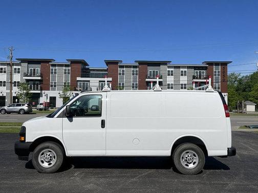 Summit White 2026 Chevrolet Express 2500 Work Van