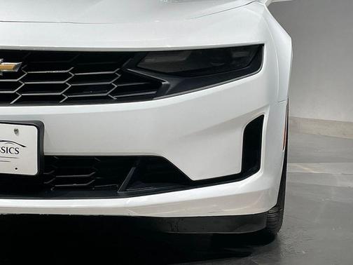 Summit White 2019 Chevrolet Camaro 1LT