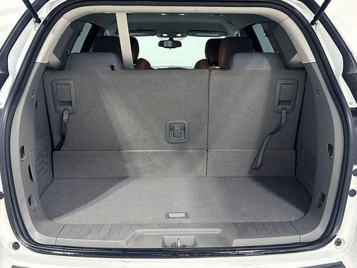 Summit White 2017 Chevrolet Traverse LS