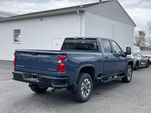 Lakeshore Blue Metallic 2026 Chevrolet Silverado 2500 Custom