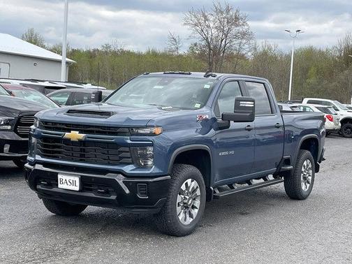 Lakeshore Blue Metallic 2026 Chevrolet Silverado 2500 Custom