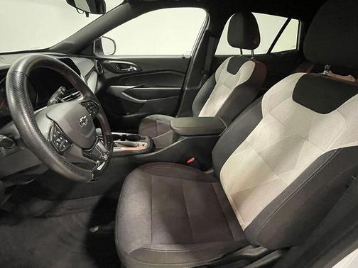 Summit White 2024 Chevrolet Trax 1RS