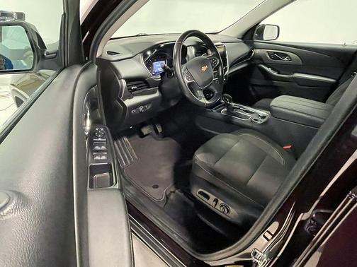 Black Cherry Metallic 2021 Chevrolet Traverse LT Cloth