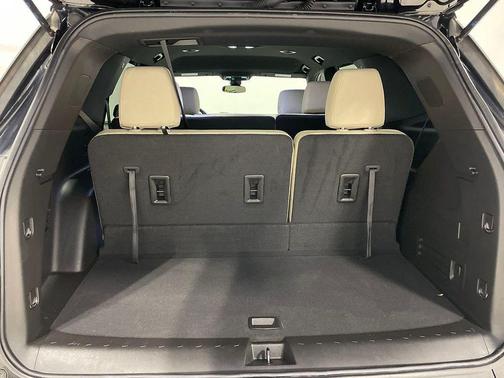 Mosaic Black Metallic 2023 Chevrolet Traverse LS