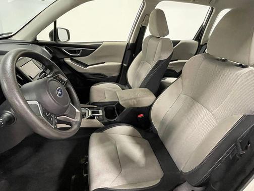 Crystal White Pearl 2019 Subaru Forester