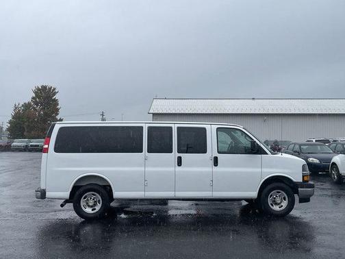 2025 Chevrolet Express 3500 LT