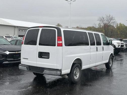 2025 Chevrolet Express 3500 LT