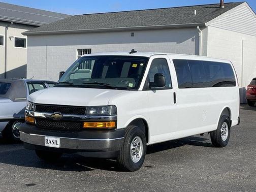 2025 Chevrolet Express 3500 LT