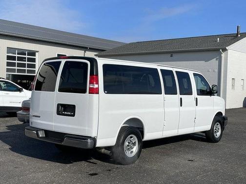 2025 Chevrolet Express 3500 LT