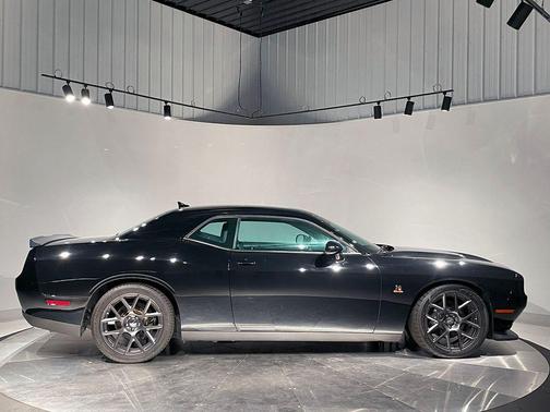 2016 Dodge Challenger R/T Scat Pack