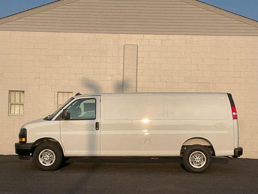 2025 Chevrolet Express 3500 Work Van