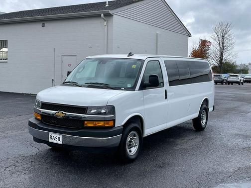 2025 Chevrolet Express 3500 LT