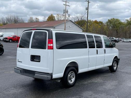 2025 Chevrolet Express 3500 LT