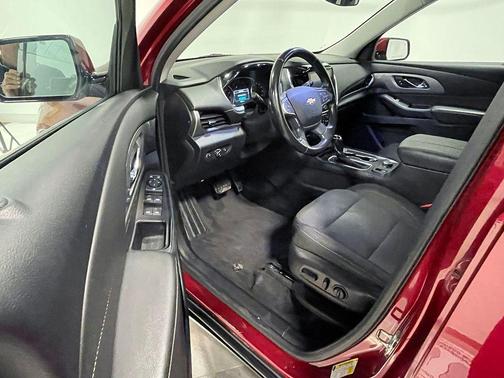 Cajun Red Tintcoat 2019 Chevrolet Traverse LT Cloth