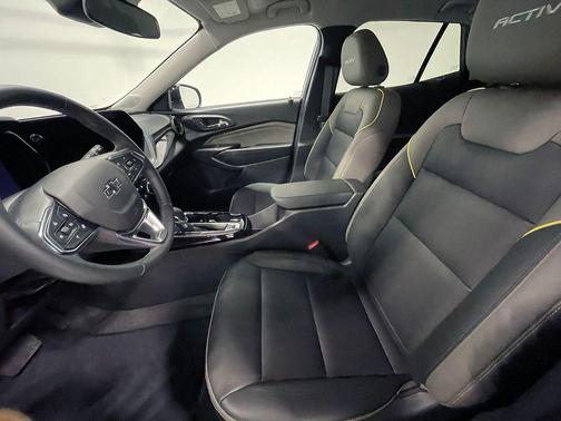 Sterling Gray Metallic 2025 Chevrolet Trax ACTIV