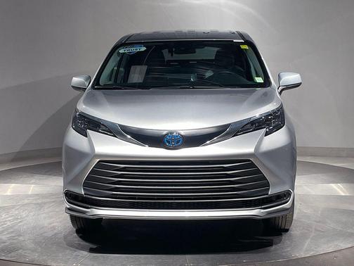 Celestial Silver Metallic 2024 Toyota Sienna LE
