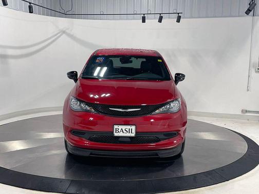 2026 Chrysler Voyager LX