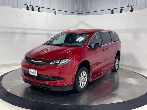 2026 Chrysler Voyager LX