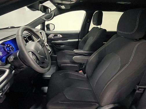 Diamond Black 2024 Chrysler Pacifica Touring