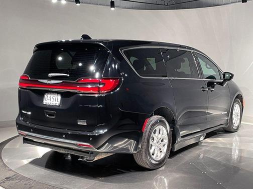 Diamond Black 2024 Chrysler Pacifica Touring