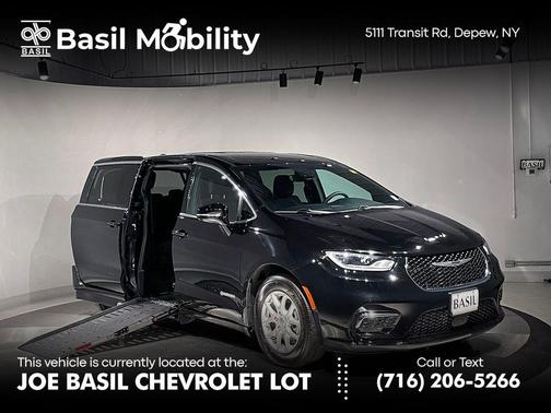 Diamond Black 2024 Chrysler Pacifica Touring